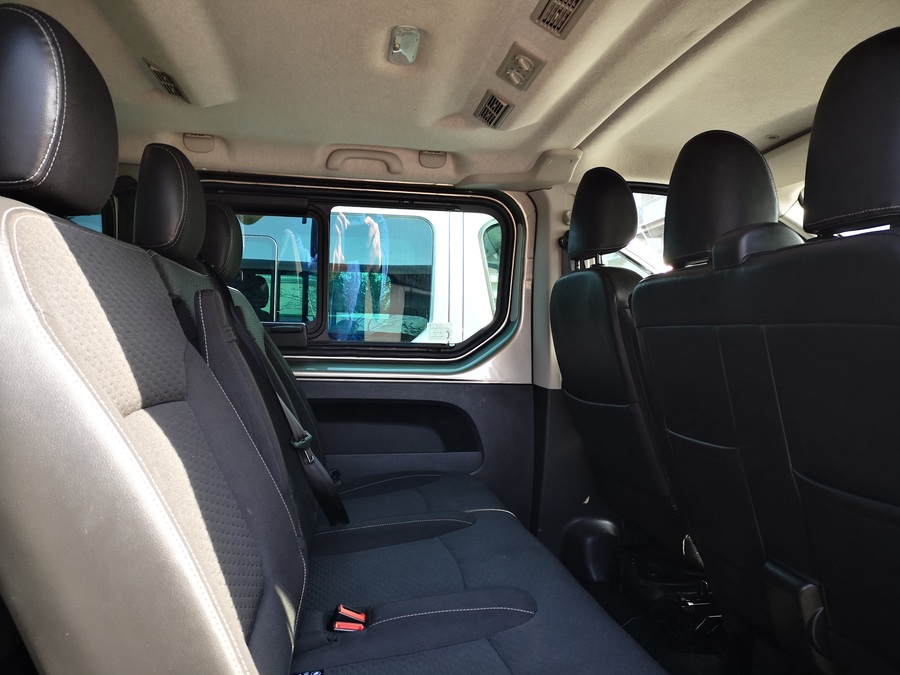 skaluj obraz (+/-) opel Vivaro fotele II rząd