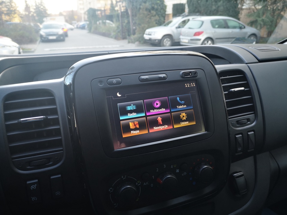 skaluj obraz (+/-) opel Vivaro panel mediów