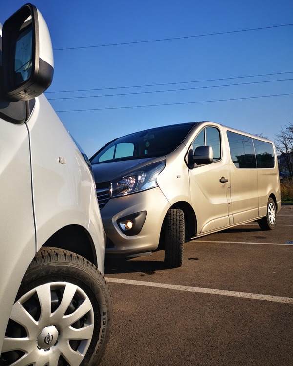 opel Vivaro beżowy rocznik 2018